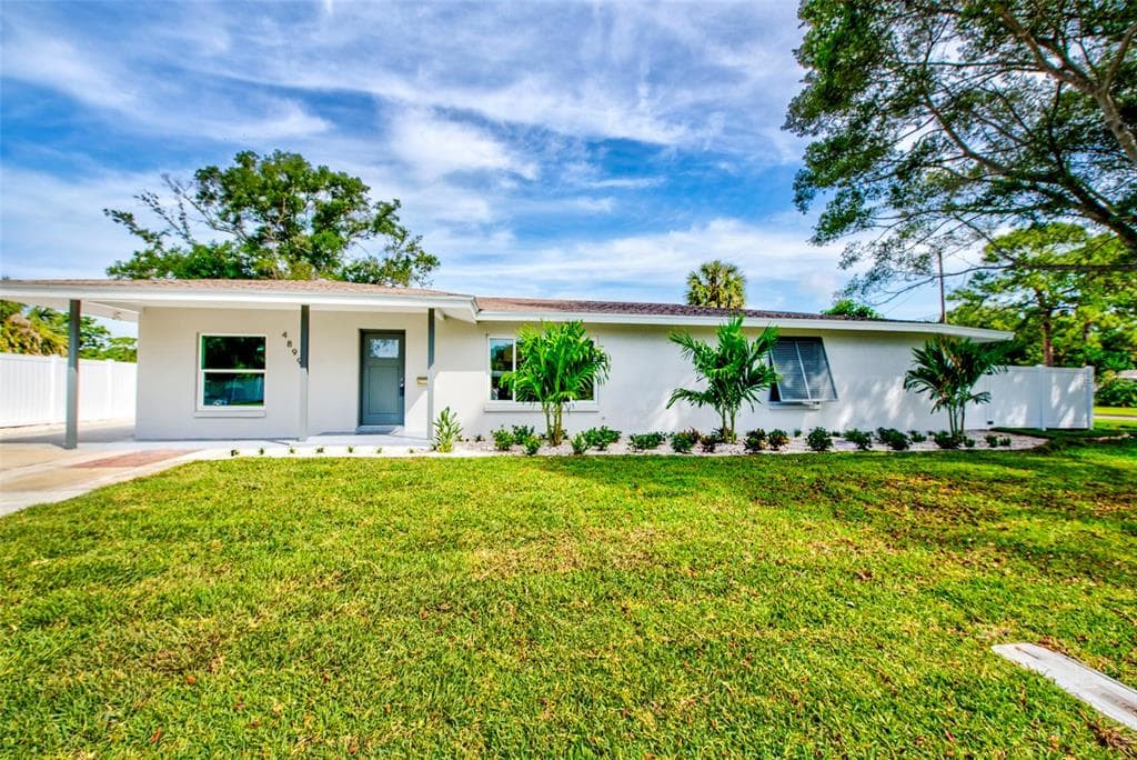 4899 VENETIAN PLACE NE ST PETERSBURG, FL 33703