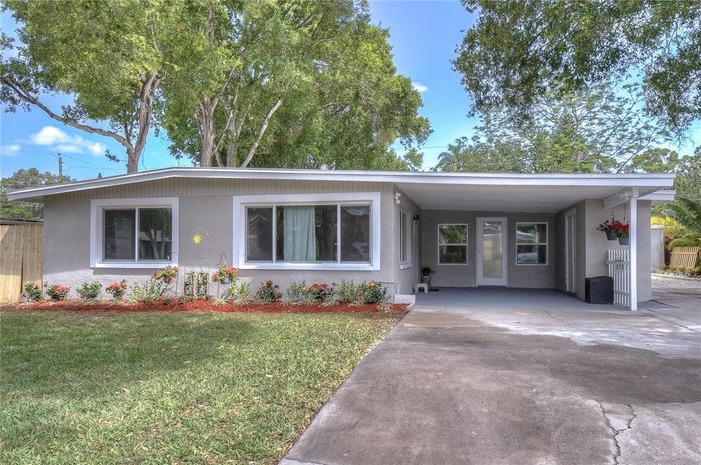 1555 SHIRLEY PLACE LARGO, FL 33770