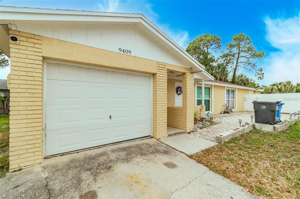 9409 ROSEBURY COURT