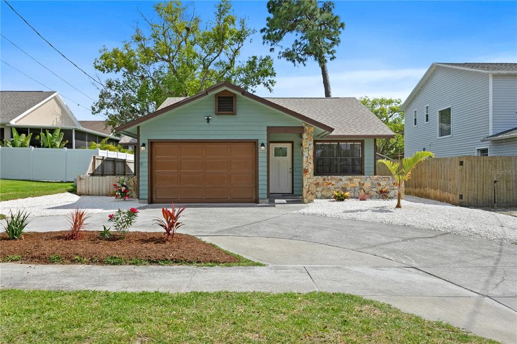 1165 FALCON DRIVE DUNEDIN, FL 34698