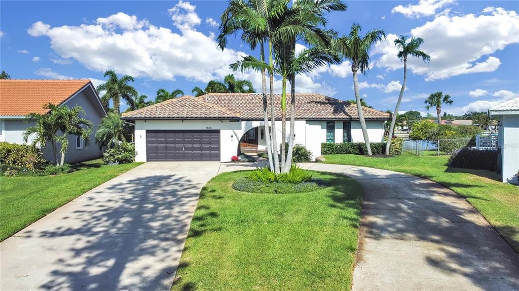 1943 MASSACHUSETTS AVENUE NE ST PETERSBURG, FL 33703