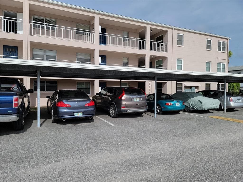 3125 36TH STREET N UNIT 204 ST PETERSBURG, FL 33713
