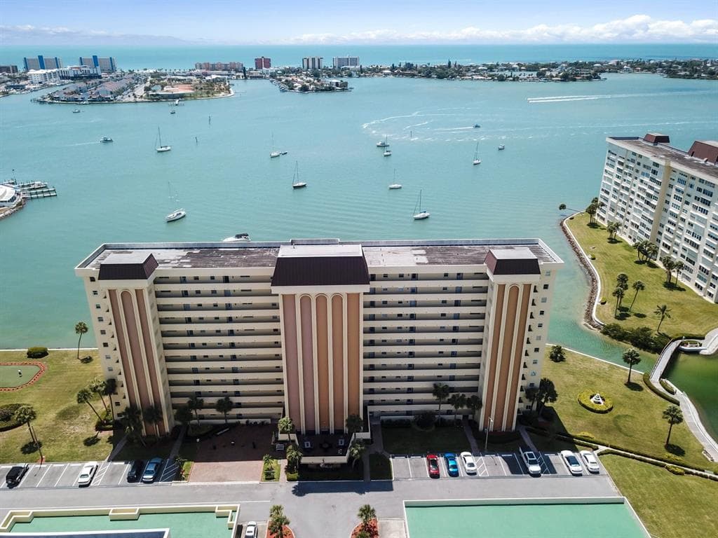 4525 COVE CIRCLE UNIT 907 ST PETERSBURG, FL 33708