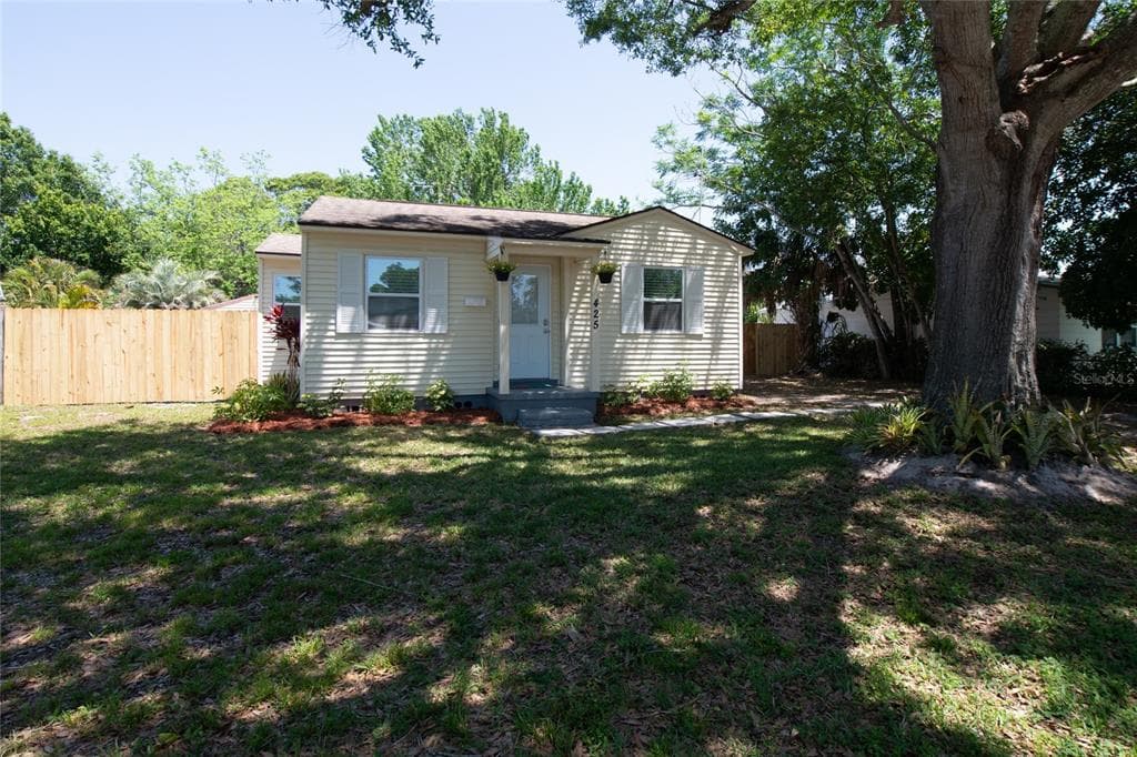 425 HAMPTON AVENUE NE ST PETERSBURG, FL 33703