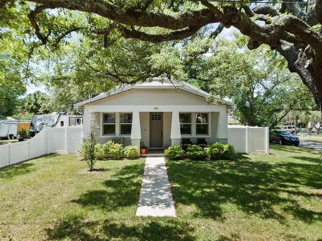705 E ELM STREET TAMPA, FL 33604