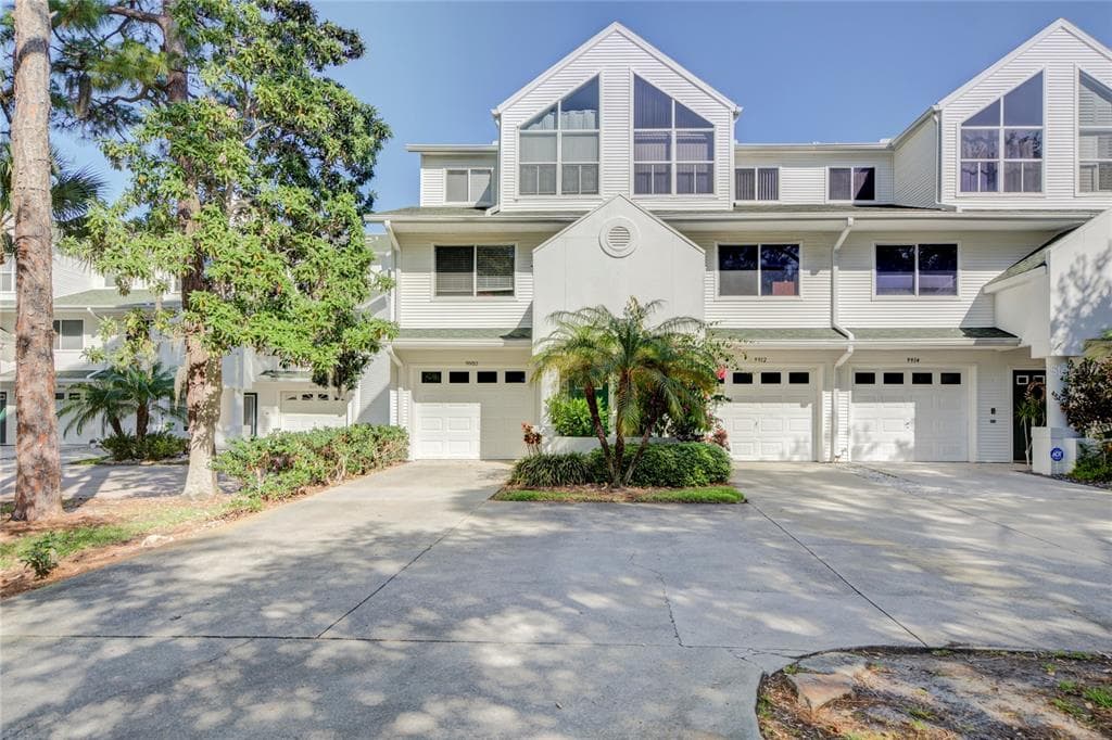 9912 INDIAN KEY TRAIL UNIT 32 SEMINOLE, FL 33776