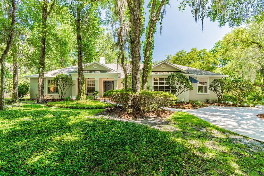 4604 LITHIA SPRINGS ROAD LITHIA, FL 33547