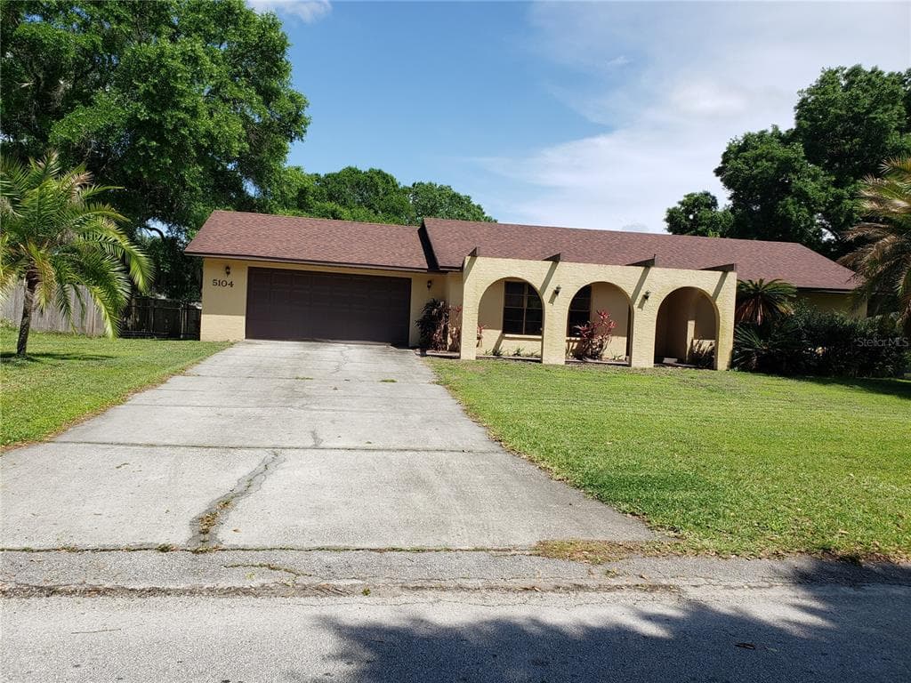 5104 WOODGREEN LANE LAKELAND, FL 33811