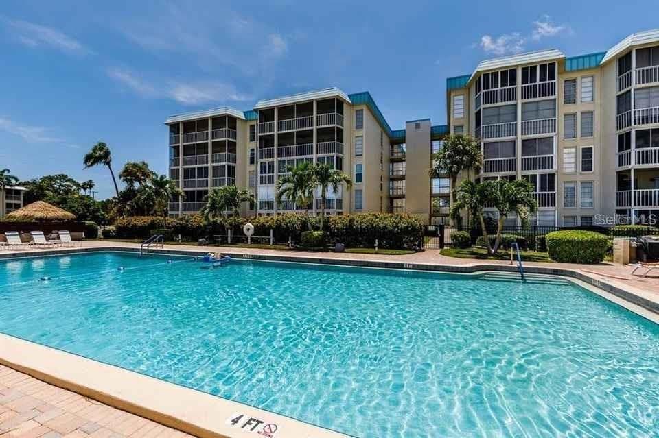 4900 38TH WAY S UNIT 301 ST PETERSBURG, FL 33711