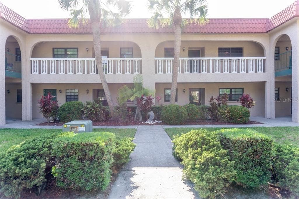 1750 BELLEAIR FOREST DRIVE UNIT B4 BELLEAIR, FL 33756