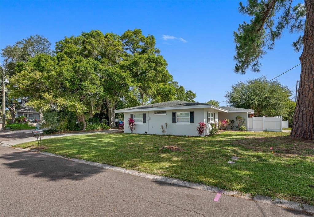 3553 CENTER CIRCLE LARGO, FL 33774