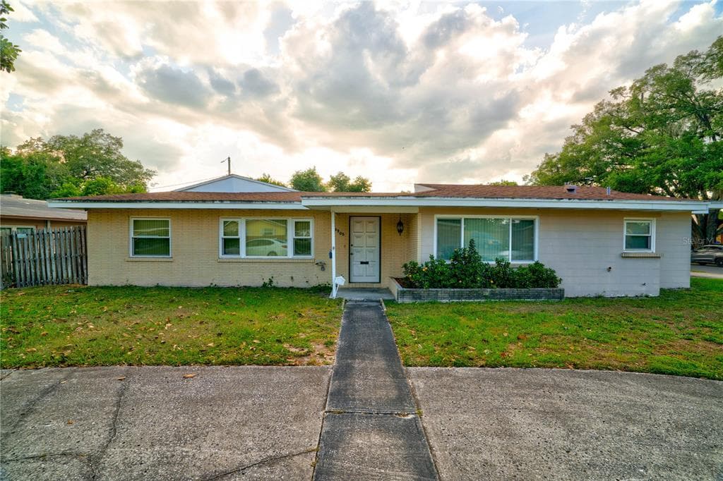 1705 FREDRICKSBURG AVENUE LAKELAND, FL 33803