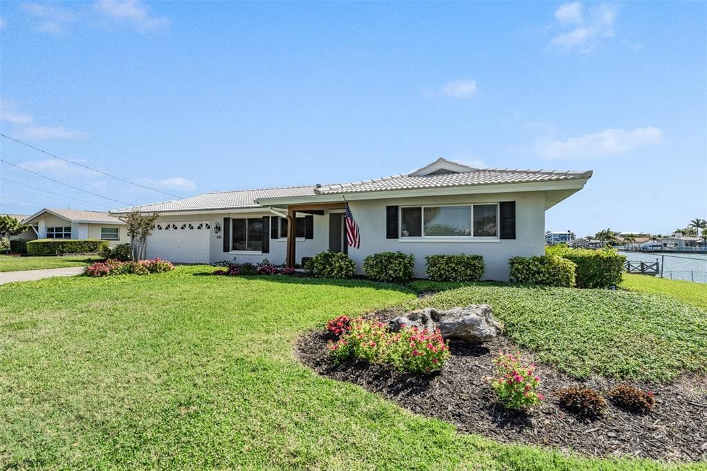 439 ISLAND WAY