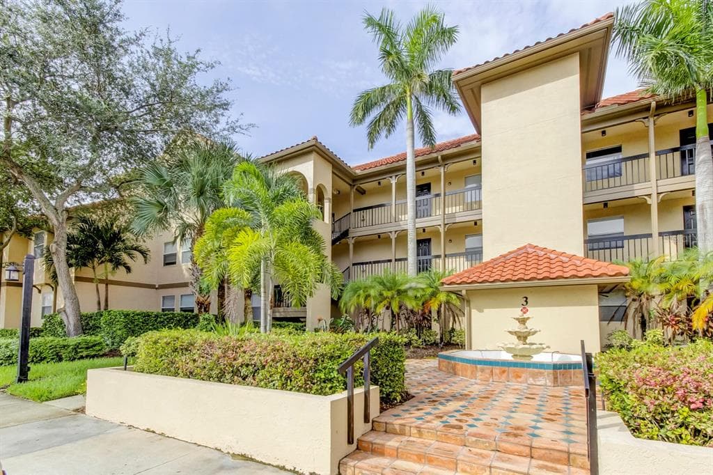 2400 FEATHER SOUND DRIVE UNIT 327 CLEARWATER, FL 33762