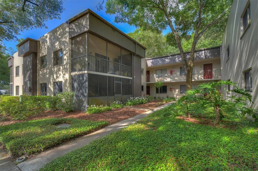11706 RAINTREE VILLAGE BOULEVARD UNIT A TEMPLE TERRACE, FL 33617