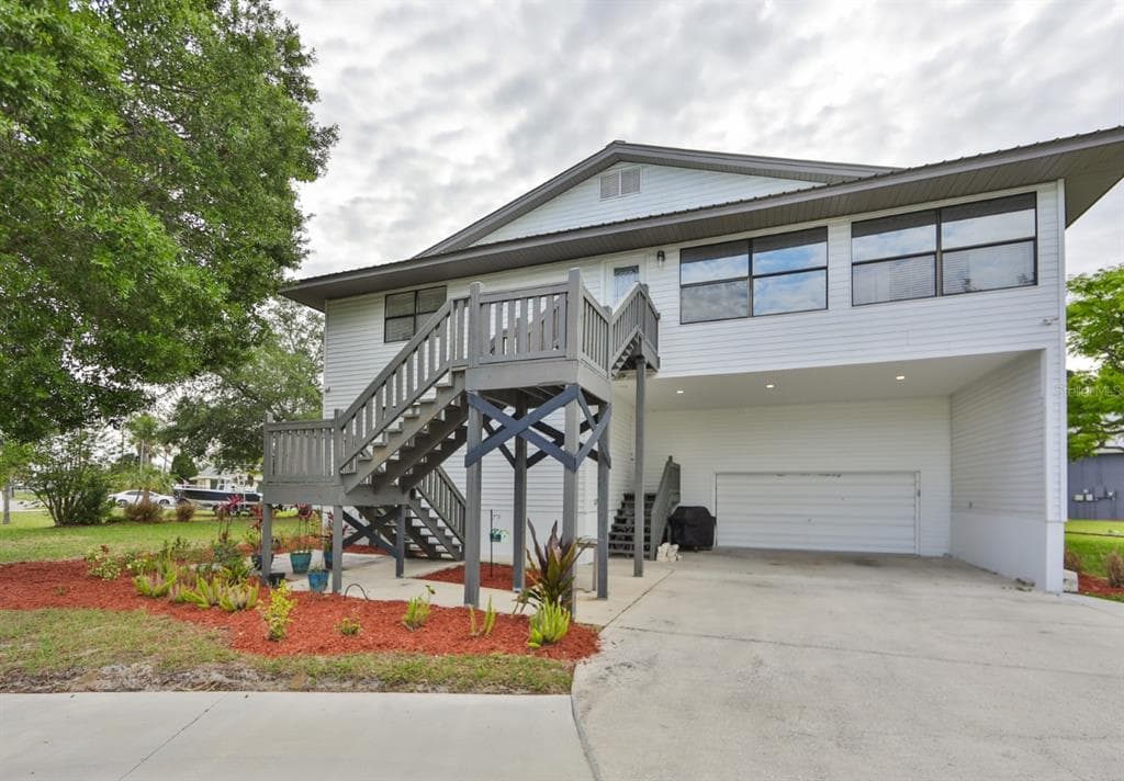 6201 SPANISH MAIN DRIVE APOLLO BEACH, FL 33572