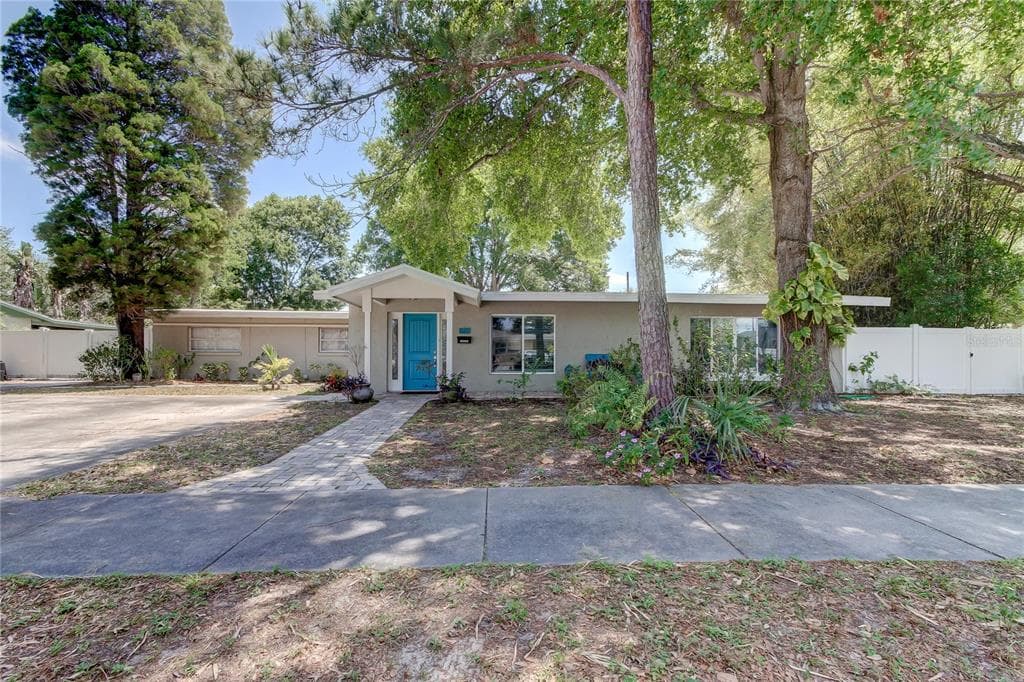 766 86TH AVENUE N ST PETERSBURG, FL 33702