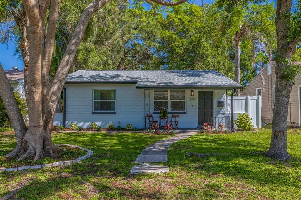 605 43RD AVENUE N ST PETERSBURG, FL 33703