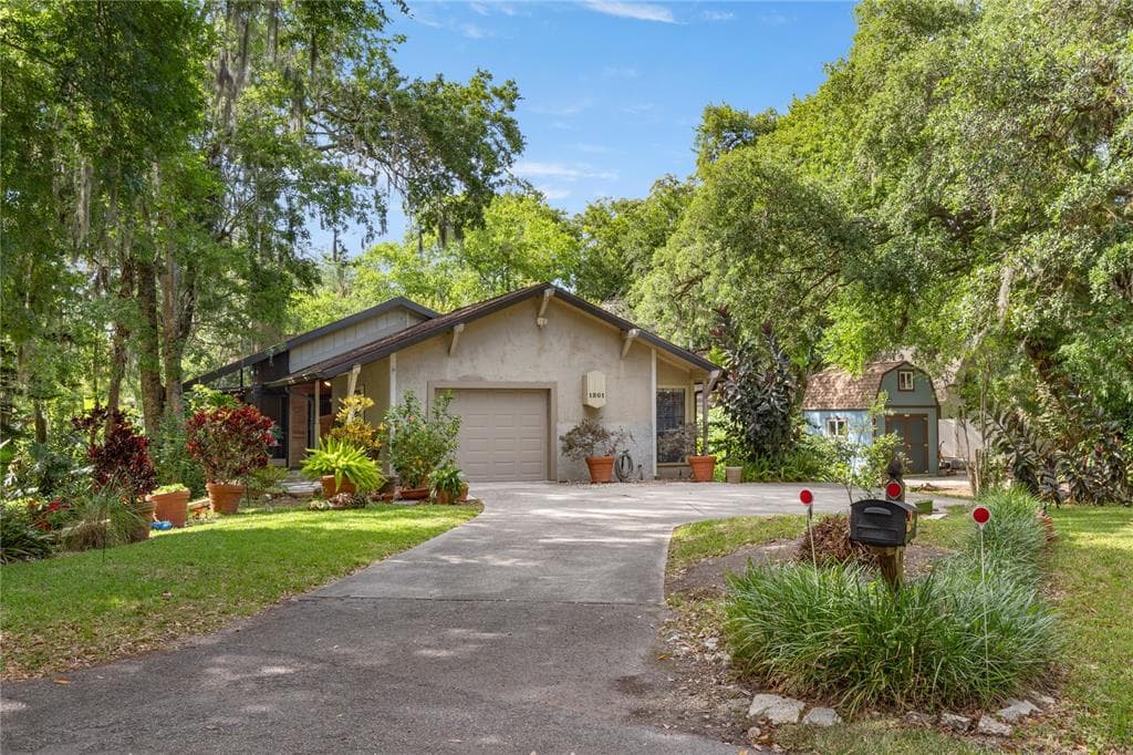 1801 E HOWELL STREET TAMPA, FL 33610