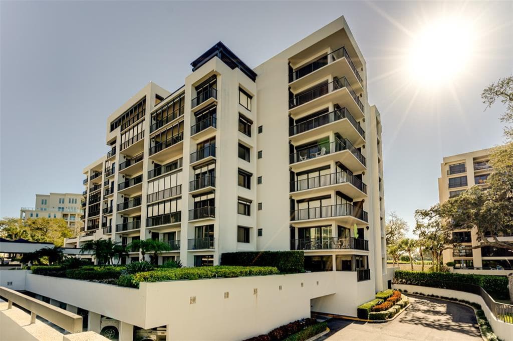 6 BELLEVIEW BOULEVARD UNIT 304 BELLEAIR, FL 33756
