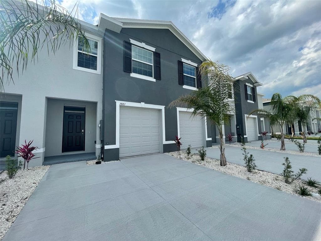 2887 PEONY PRAIRIE LANE UNIT 2887 WESLEY CHAPEL, FL 33543