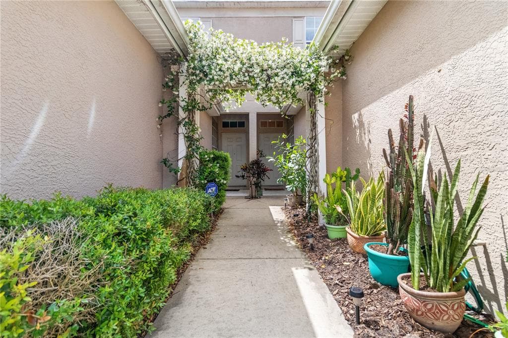 10006 TRANQUILITY WAY TAMPA, FL 33625