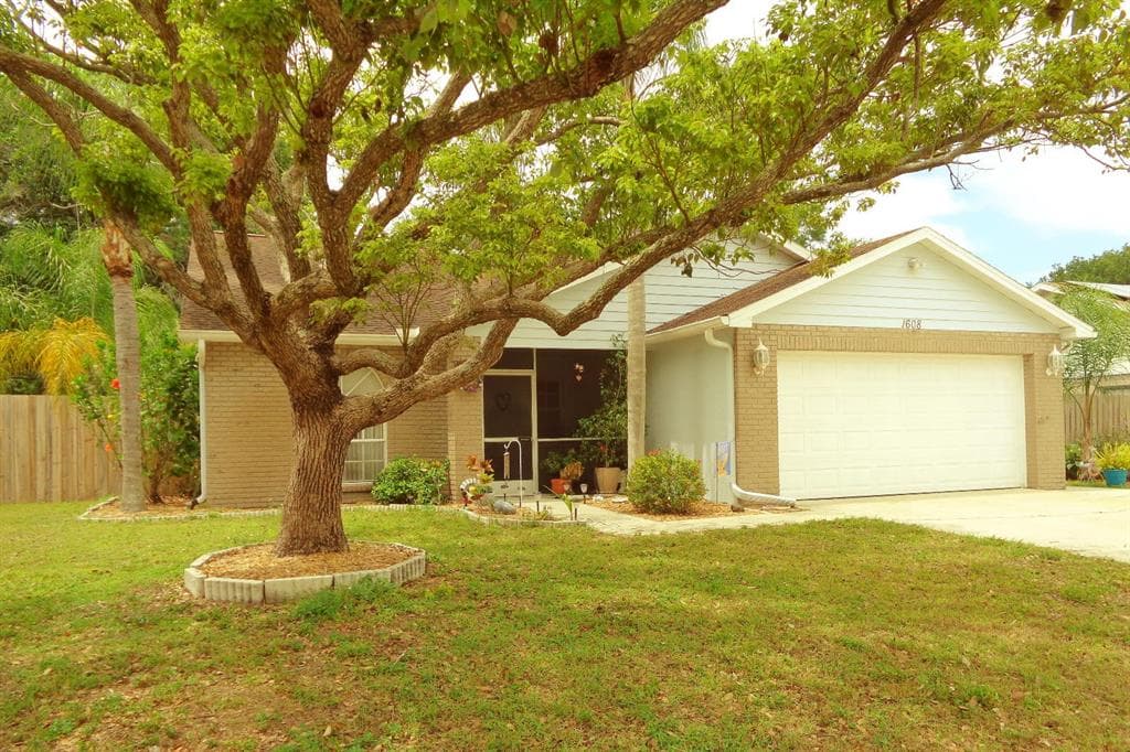 1608 LOGHILL PLACE BRANDON, FL 33510