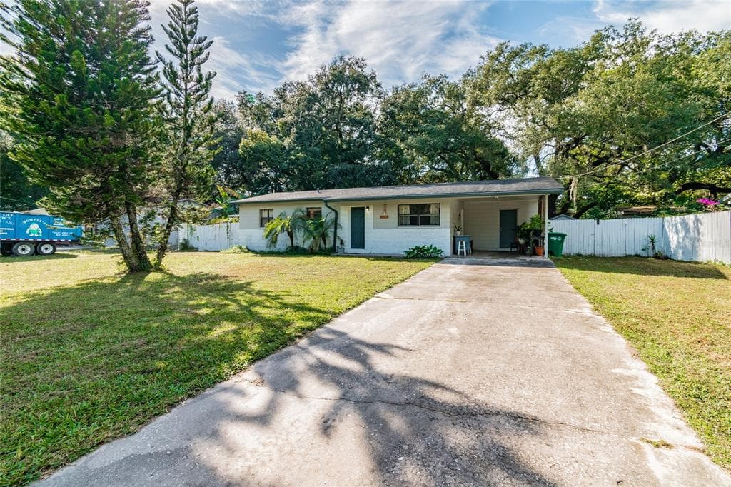 10924 N BOULEVARD TAMPA, FL 33612