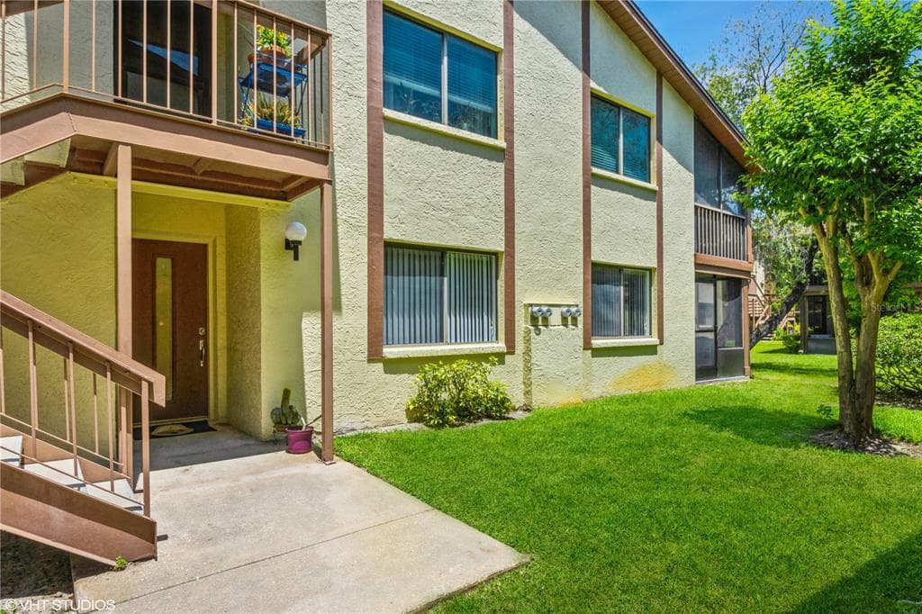 2367 NEWBURG LANE UNIT B SAFETY HARBOR, FL 34695