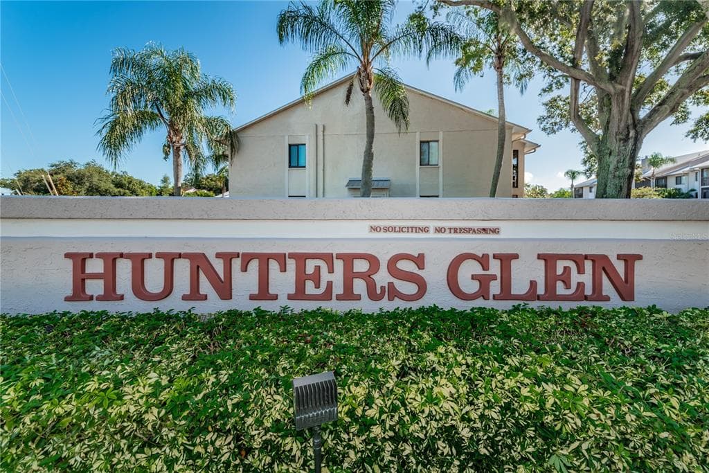 2067 HUNTERS GLEN DRIVE UNIT 326 DUNEDIN, FL 34698