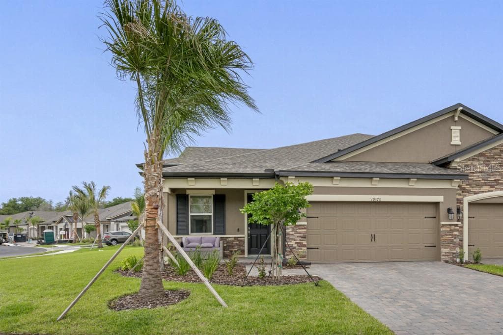 19370 HAWK VALLEY DRIVE TAMPA, FL 33647