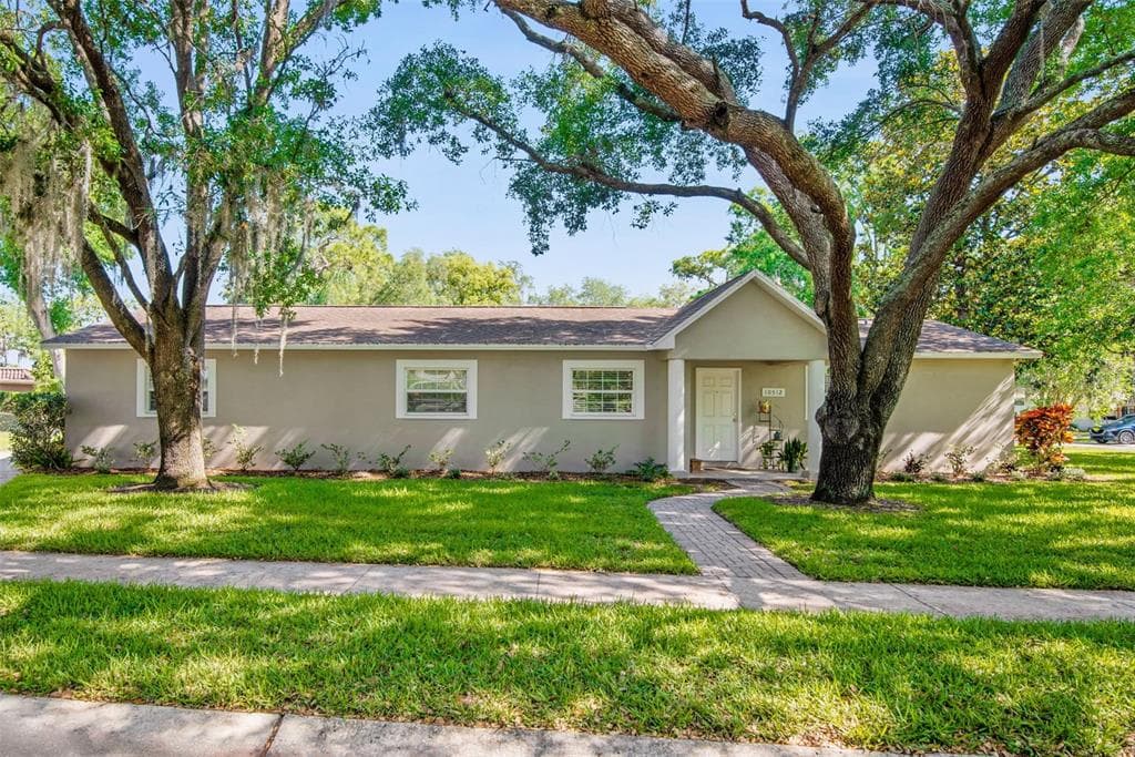 10512 CARROLLVIEW DRIVE TAMPA, FL 33618