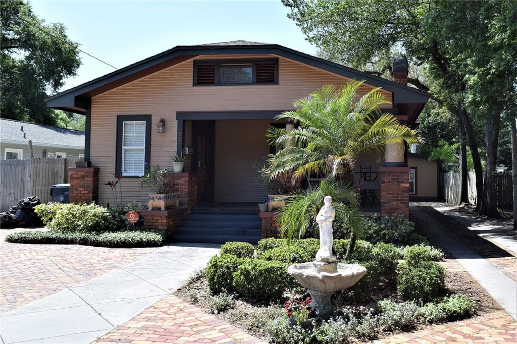 927 E SHADOWLAWN AVENUE TAMPA, FL 33603