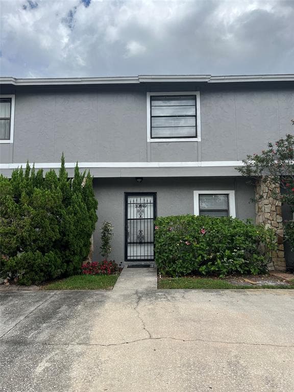 10049 LAKE OAK CIRCLE TAMPA, FL 33624