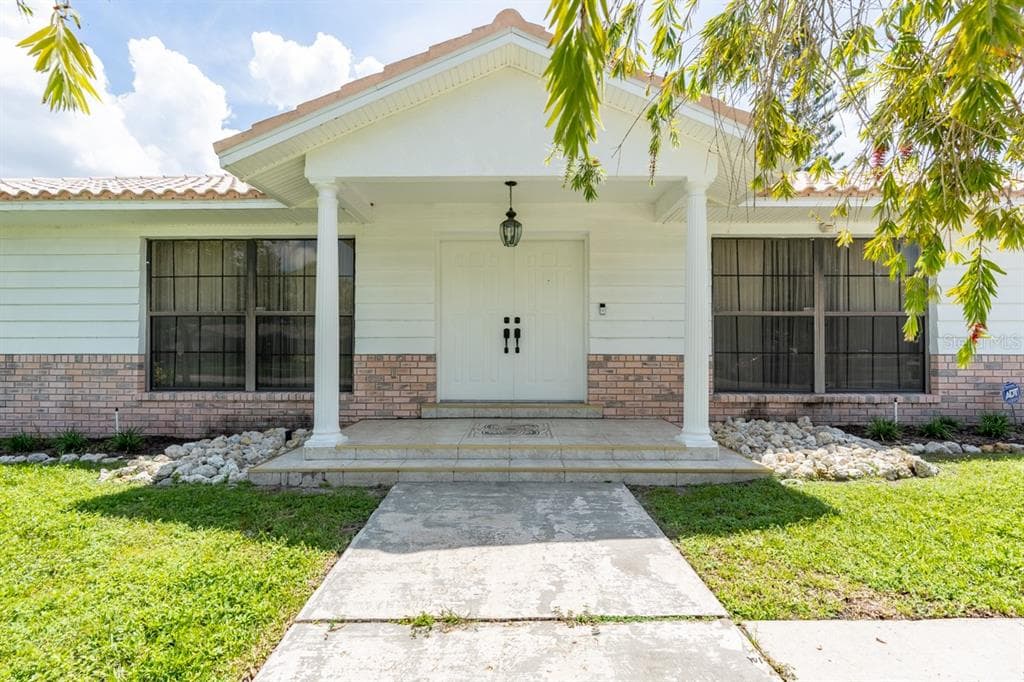 8547 MERRIMOOR BOULEVARD E SEMINOLE, FL 33777