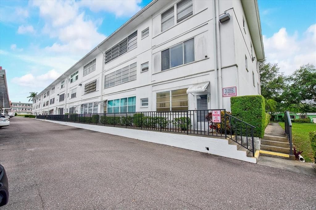 5155 9TH AVENUE N UNIT 202 ST PETERSBURG, FL 33710