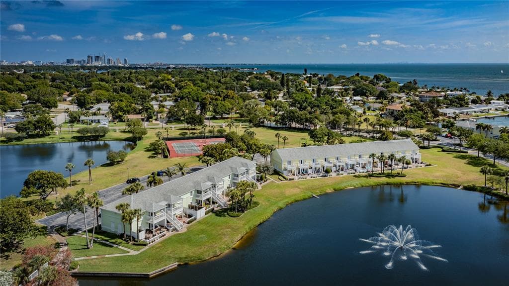 4816 SNOOK DRIVE SE UNIT F ST PETERSBURG, FL 33705