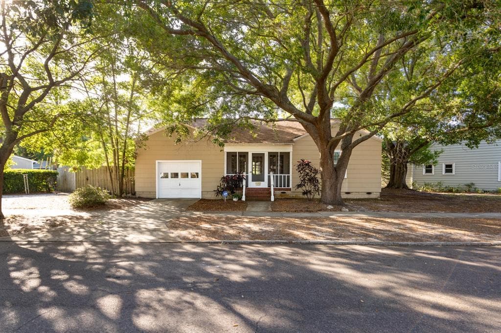 1224 GREENWOOD AVENUE N ST PETERSBURG, FL 33704