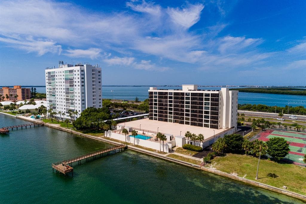 7100 SUNSHINE SKYWAY LANE S UNIT 304 ST PETERSBURG, FL 33711