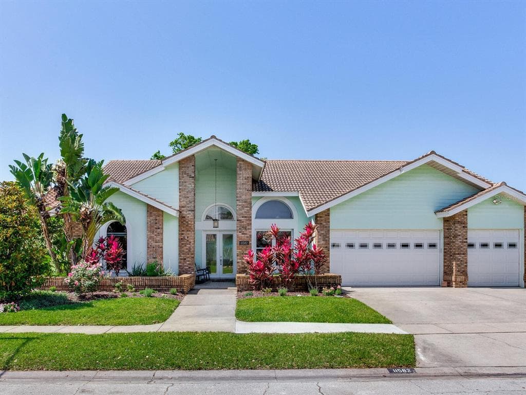 11582 SHELLY CIRCLE SEMINOLE, FL 33772