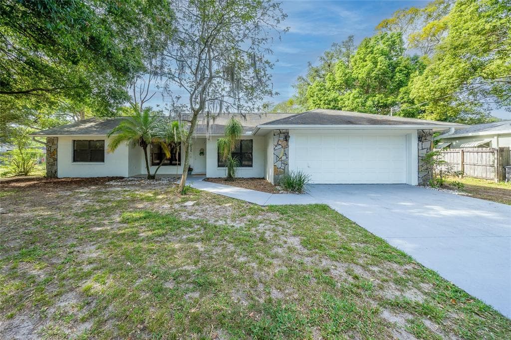 1305 E CHERRY STREET PLANT CITY, FL 33563