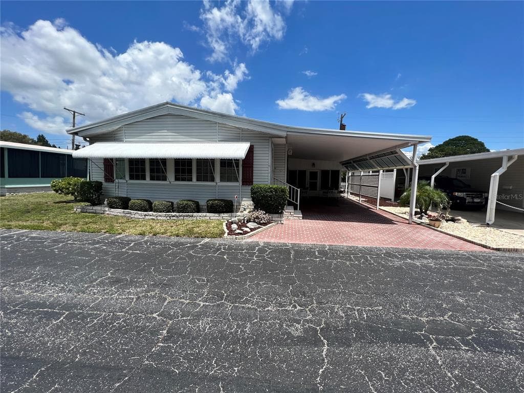585 SKY HARBOR DRIVE UNIT 423 CLEARWATER, FL 33759