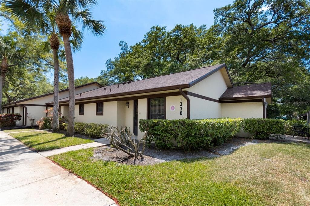 1330 DAFFODIL PLACE UNIT 2004 DUNEDIN, FL 34698