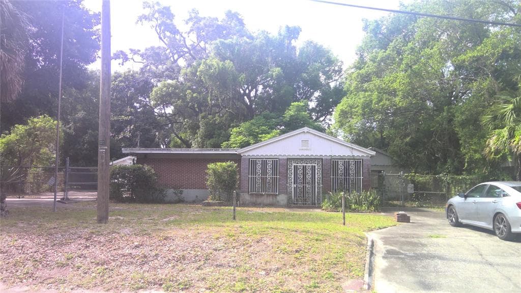 1207 E NORTH STREET TAMPA, FL 33604