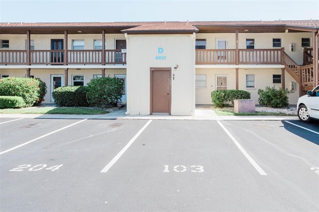 4937 MARINE PARKWAY UNIT 103 NEW PORT RICHEY, FL 34652