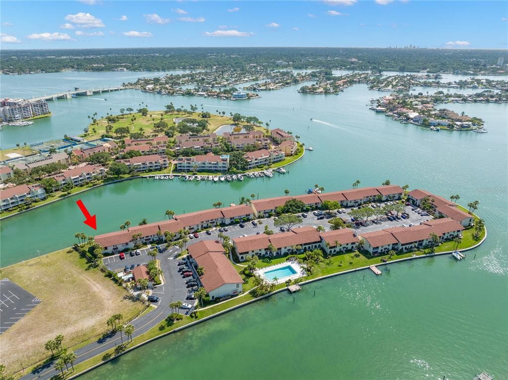 556 PLAZA SEVILLE COURT UNIT 108 TREASURE ISLAND, FL 33706