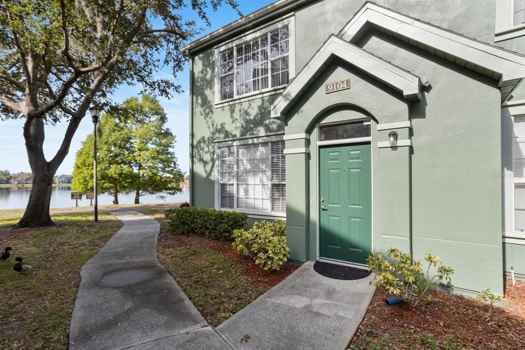 9104 LAKE CHASE ISLAND WAY UNIT 9104 TAMPA, FL 33626