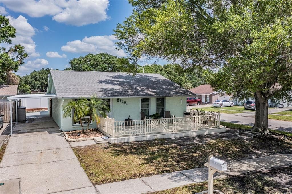 8301 REGINA PLACE TAMPA, FL 33615