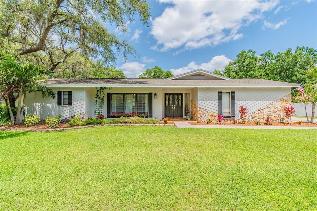 1203 BEACON HILL DRIVE TAMPA, FL 33613