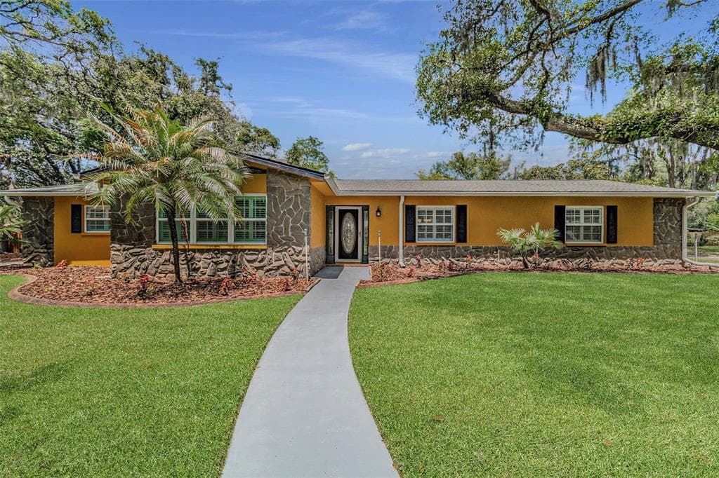 602 VALLE VISTA DRIVE BRANDON, FL 33511